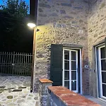 別荘 Charming Tuscan Stone House *
