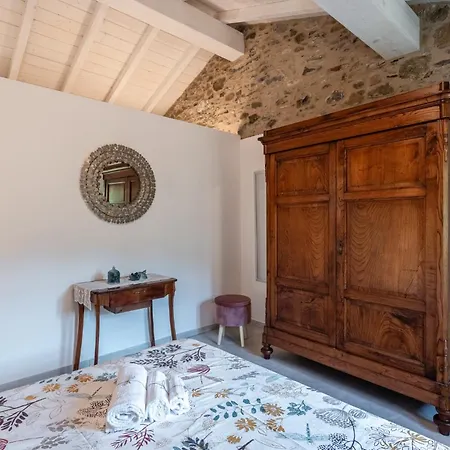 Charming Tuscan Stone House Pescaglia