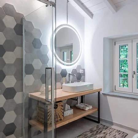 Charming Tuscan Stone House * Pescaglia