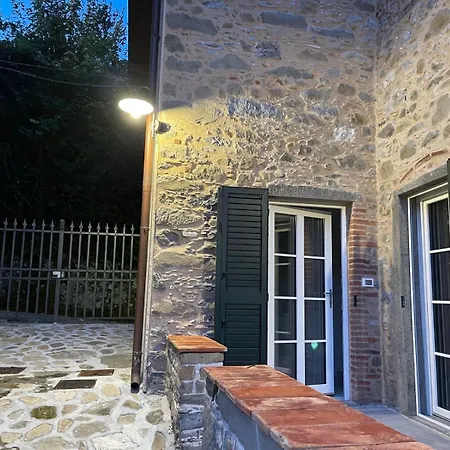 Charming Tuscan Stone House Semesterbostad *
