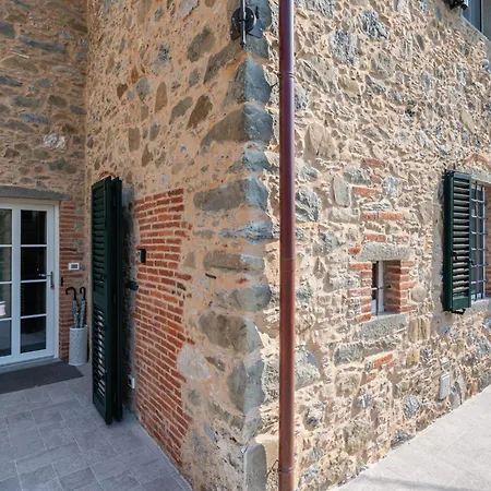 Charming Tuscan Stone House Semesterbostad Pescaglia